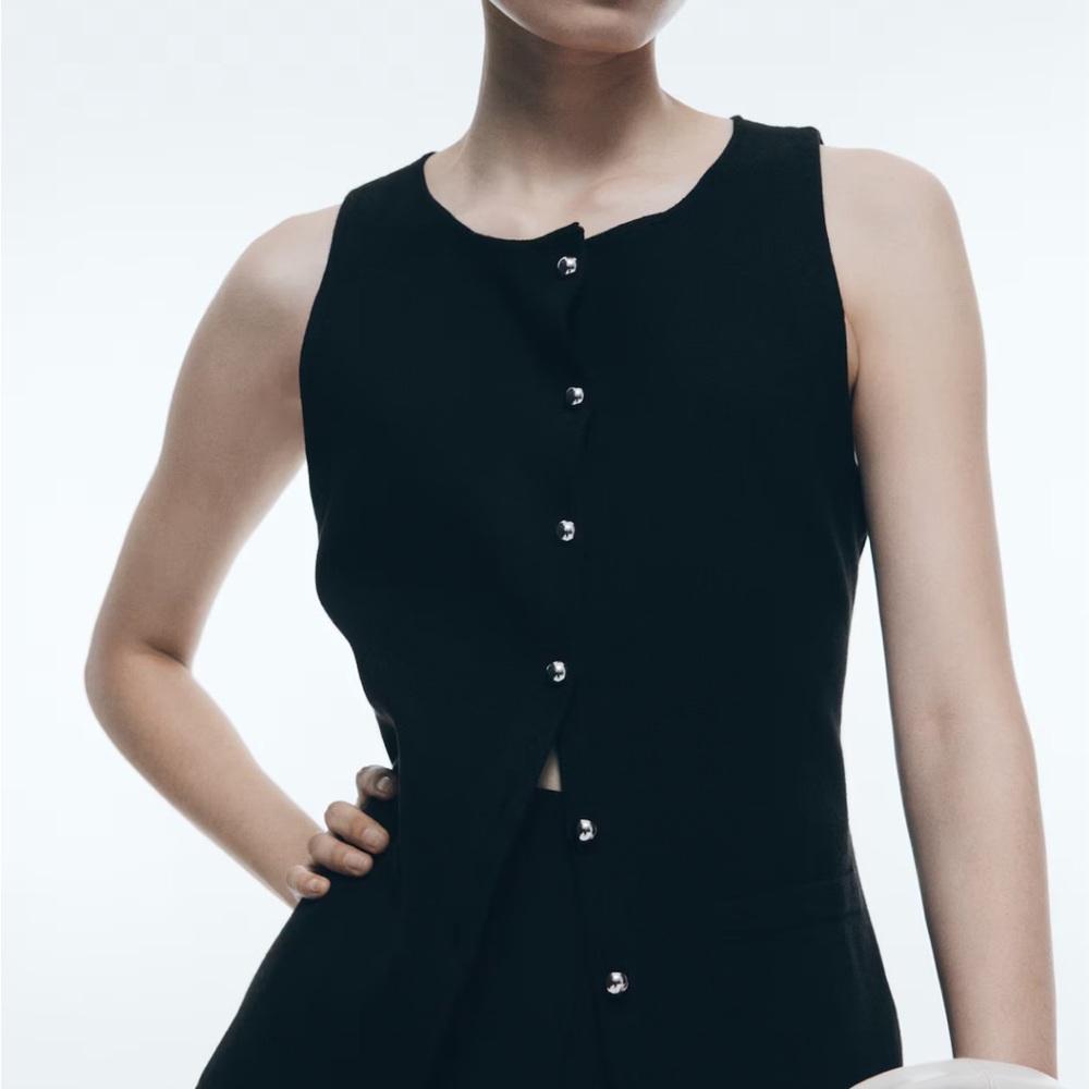H&M Black Sleeveless Button-Down Shirt